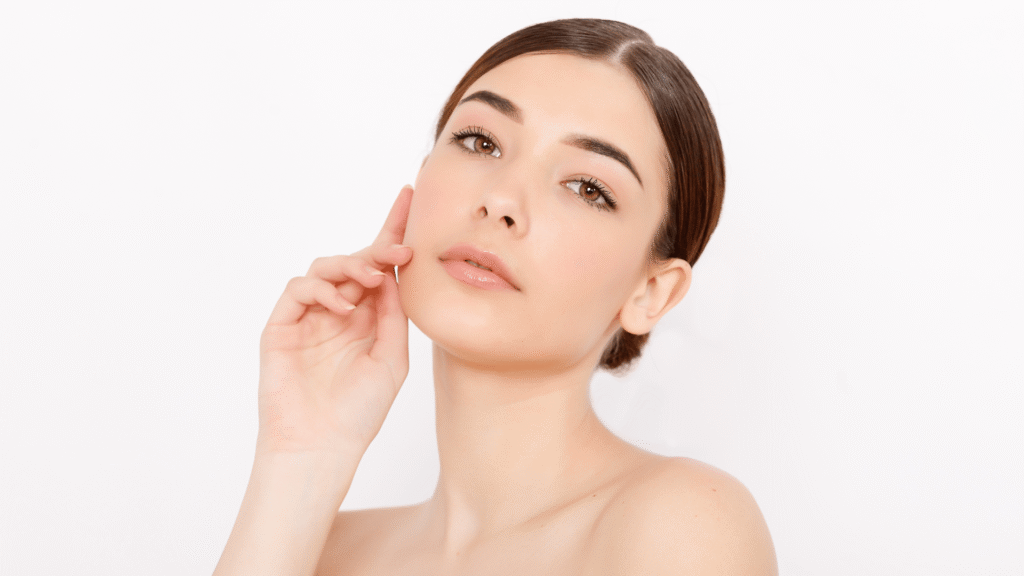 Woman smiling with clear and healthy skin, representing the benefits of gentle detox with HepatoBurn.
