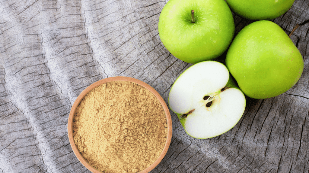 Green apple rich in pectin and malic acid, ideal for liver detox and digestion support